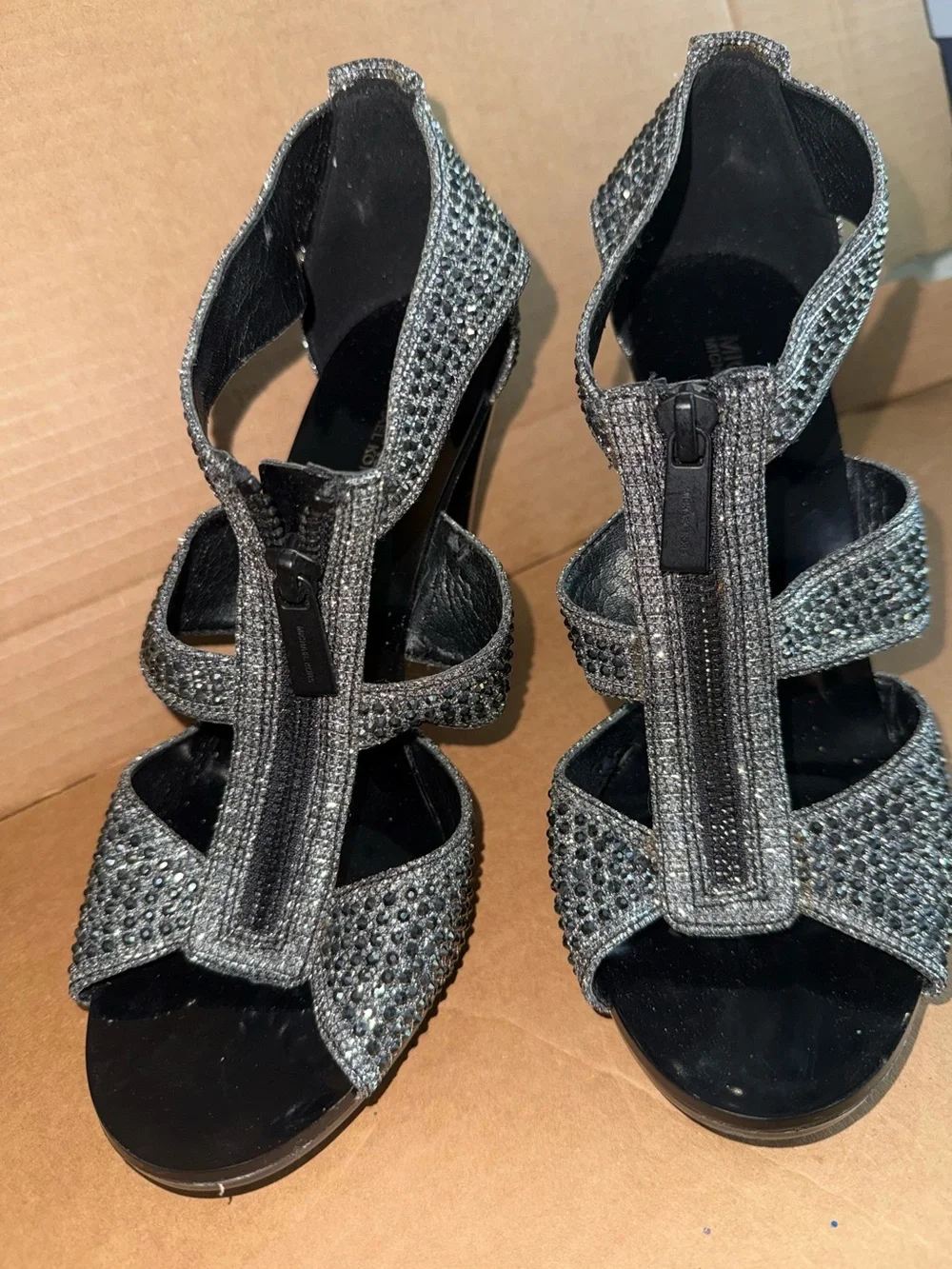 Michael Kors Women’s Berkley T-Strap heels 7.5. A29